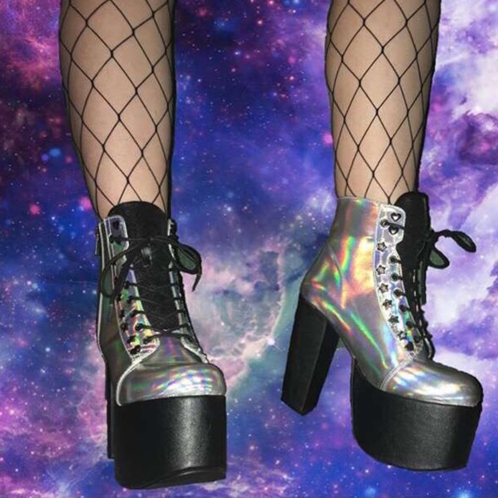 DEMONIA HOLOGRAPHIC PLATFORMS